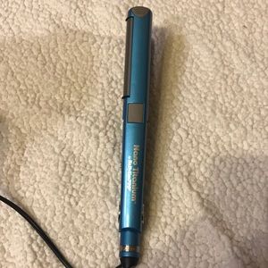 BaByliss straightener - never used